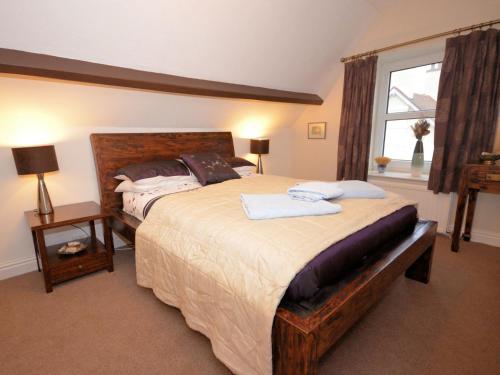 מיטה או מיטות בחדר ב-2 Bed in Appledore GABLE