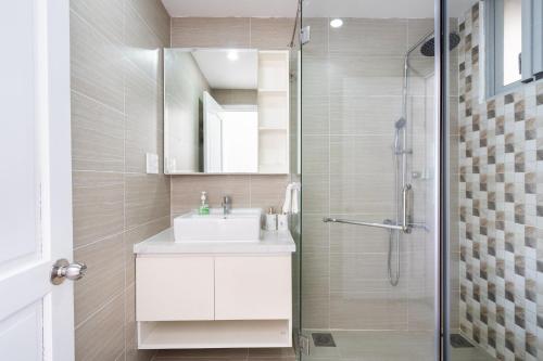 a bathroom with a sink and a shower at Lee's apartment at Scenicvalley in Ho Chi Minh City