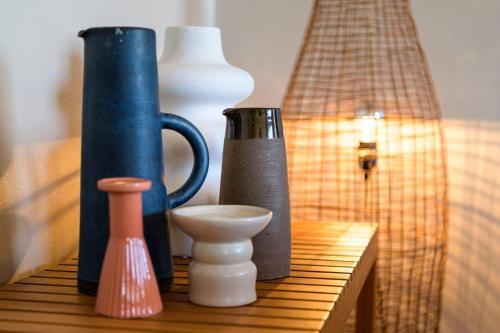 a group of vases sitting on top of a table at Pommernhaus mit Seeblick, Sauna, Kamin, Ruderboot in Rieth
