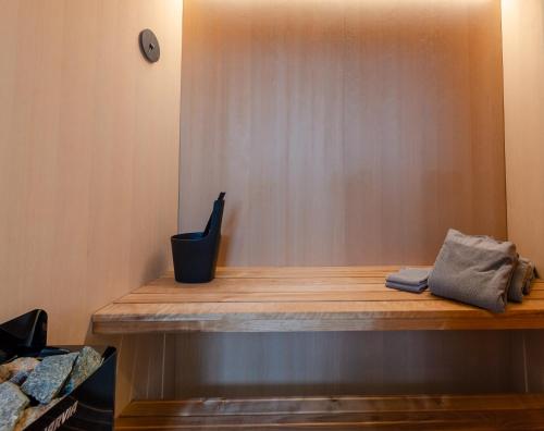 a wooden counter with a vase on top of it at Sauerland Lodge - Haus Julius in Winterberg