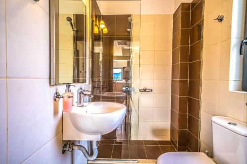 Koupelna v ubytování Anemon Villas