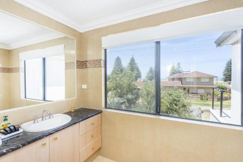 Фотография из галереи Dory's Beach House - Executive Escapes в городе Safety Bay