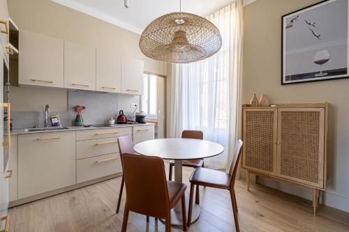 LE WINDSOR confortable pour un séjour au calme en centre-ville