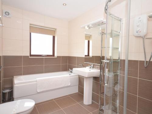 a bathroom with a sink and a tub and a toilet at 2 Bed in Bamburgh 36338 in East Ord