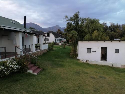 vistas al patio de una casa en Klipfontein Rustic Farm & Camping, en Tulbagh