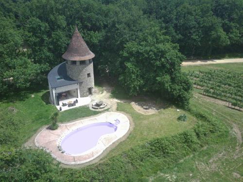 Κήπος έξω από το Secluded Vineyard Windmill