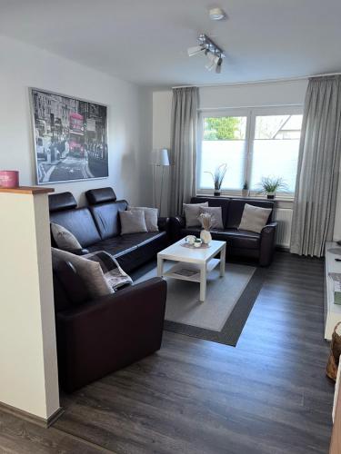 a living room with a couch and a table at Allee zum See in Schüttorf