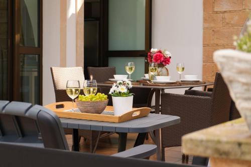 een tafel met wijnglazen en bloemen op een patio bij Villa Anthia - 2bed with Large Pool in Ayia Napa