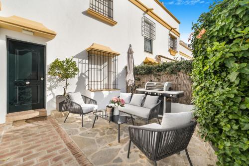 Casa Stefania - Modern Townhouse by Finest Rentals