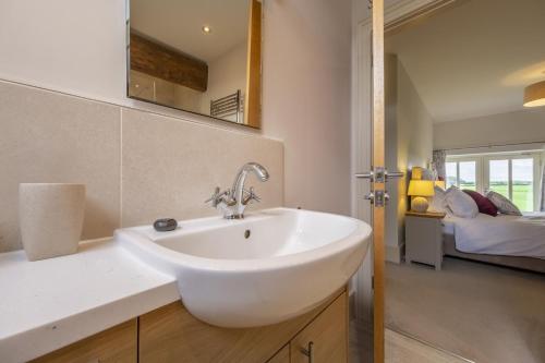 Un baño de 6 Courtyard Barn