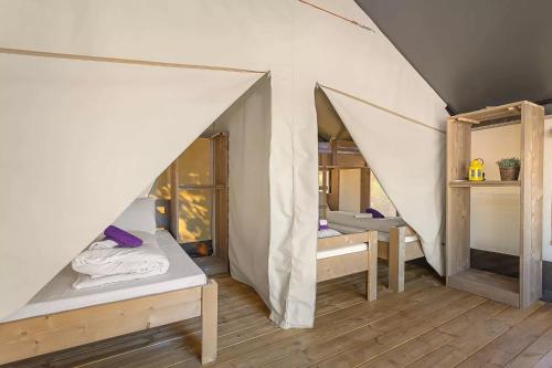 Postelja oz. postelje v sobi nastanitve Istra Sunny Tent in Lanterna Premium Camping Resort 4*