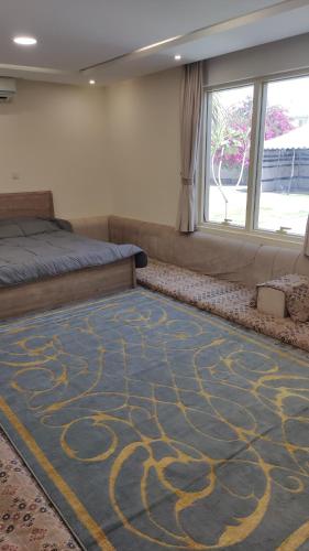 a bedroom with a bed and a carpet on the floor at شاليه تريك in Buraydah