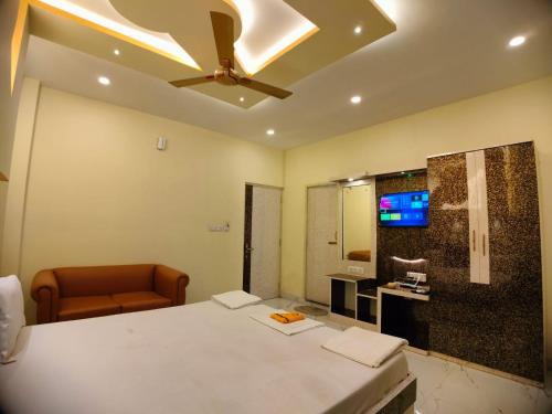 Ein Bett oder Betten in einem Zimmer der Unterkunft Hindusthan Inn - On Beach