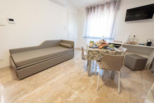 a living room with a couch and a table at B&B Il Risveglio del Cavaliere in Gioia dei Marsi
