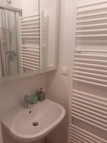 Un baño de HappyHostel