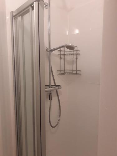 Un baño de HappyHostel