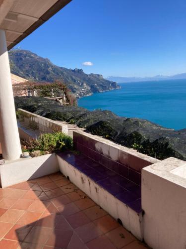 a view of the ocean from a house at b&b I Limoni in Ravello
