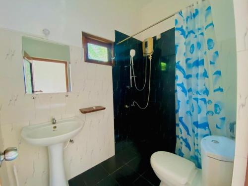 Een badkamer bij Safari lodge sigiriya junction