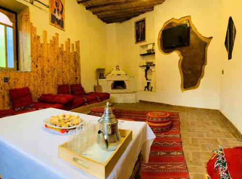 a living room with a table with a kettle on it at Casa Mona in Merzouga