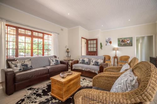 Гостиная зона в 19 on Beaufort & 41 Ocean Ave - The Willes - Emerald view - Kenton-on-Sea