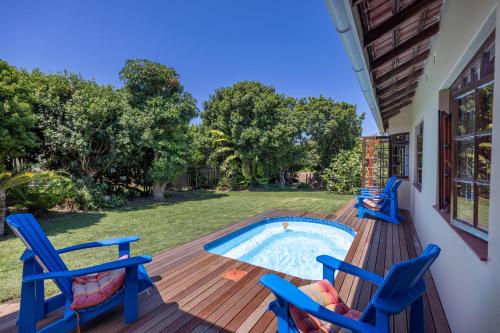Бассейн в 19 on Beaufort & 41 Ocean Ave - The Willes - Emerald view - Kenton-on-Sea или поблизости