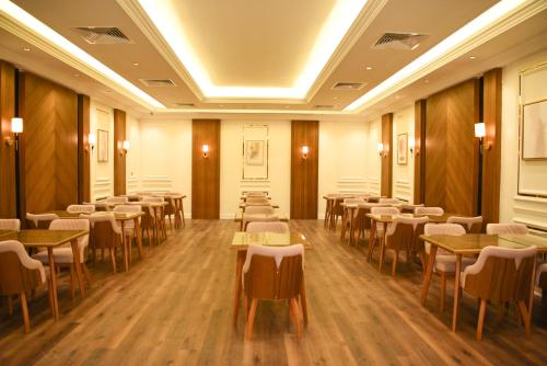 Restaurace v ubytování Rose Park Apartment hotel