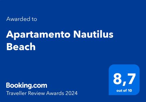 カルボネラスにあるApartamento Nautilus Beachの青い長方形