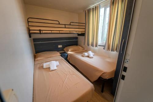 two beds in a room with two bunk beds at Vacanze Glamping Boutique in San Felice del Benaco