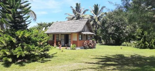 a small house in the middle of a yard at VILLA HORTENSE in Ambodifototra