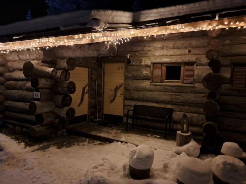 Kelohonkamökki ja 2 x hissilippu v zimě