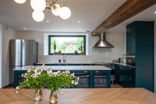 Photo de la galerie de l'établissement Luxury Suites 1h15 from Paris, Pool & Spa, à Subligny