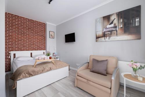 Dąbska Studio with Terrace & Parking by Noclegi Renters