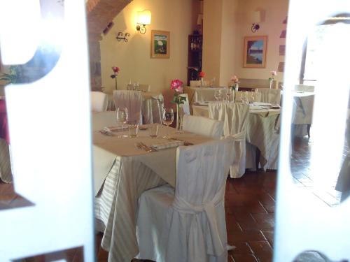 Hotel Le Pozze Di Lecchiにあるレストランまたは飲食店