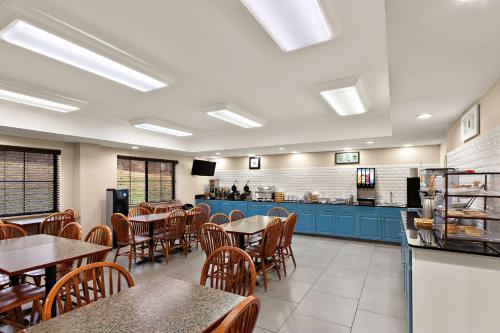 Restaurace v ubytování Country Inn & Suites by Radisson, Jonesborough-Johnson City West, TN