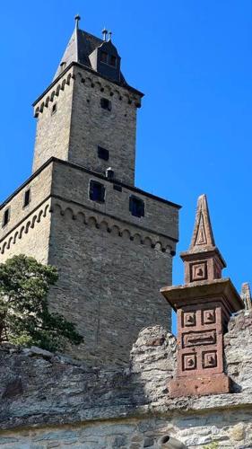 a tall building with a tower on top of it at Skyline Appartement mit Pool and Netflix in Kronberg im Taunus