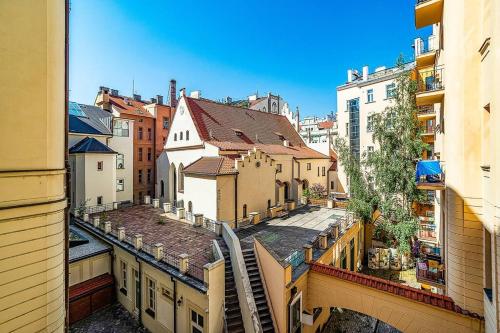 Gallery image of Charming Apartment with Balcony in Pařížská street in Prague