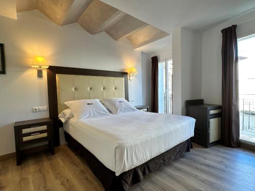 Postel nebo postele na pokoji v ubytování Antídoto Rooms Zocodover Check-in on line