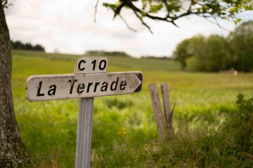 a sign for a la ferride in a field at La Terrade 