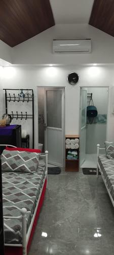 a room with two bunk beds in a room at 10 to 16 Pax - Unit 1&2 in Pasong Mannga