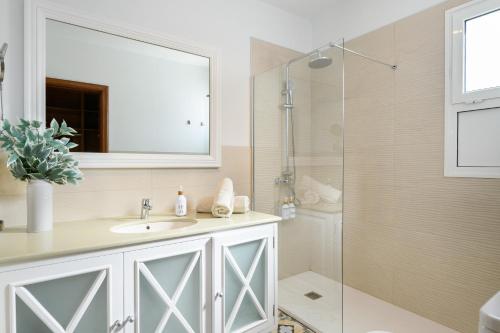 a bathroom with a sink and a shower at Villa Golf Lanzarote in Costa Teguise