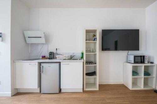 le Jungle: Grand studio rénové, Climatisé, proche de la Gare