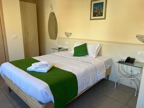 a bedroom with a bed with a green and white blanket at Cà Dei Barcaroli in Mestre
