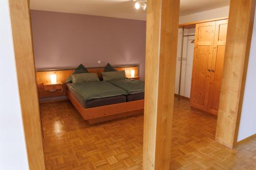 Postel nebo postele na pokoji v ubytování Appartements im Weingut Frieden-Berg