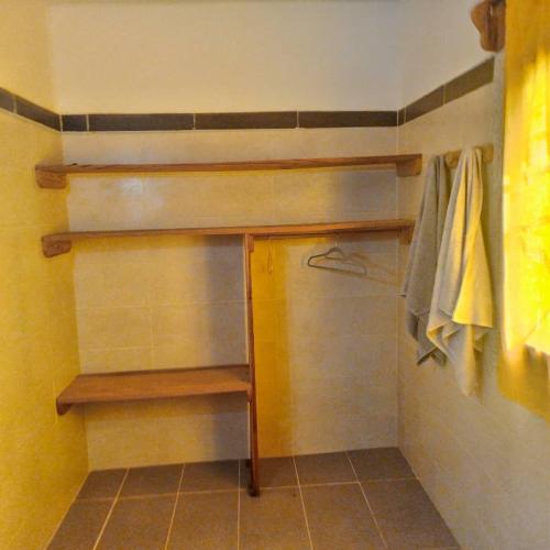 a small bathroom with a shower with at Les Filaos-Villa entre fleuve saloum et ocean in Palmarin