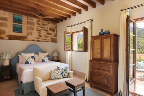 Ένα ή περισσότερα κρεβάτια σε δωμάτιο στο Son Bunyola Resort and Villas