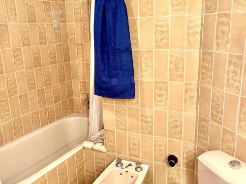 a bathroom with a tub and a toilet and a sink at APARTBEACH CASA ALFORJA con VISTAS in Alforja