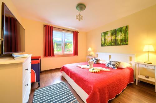 Postel nebo postele na pokoji v ubytování Apartmani Sabina