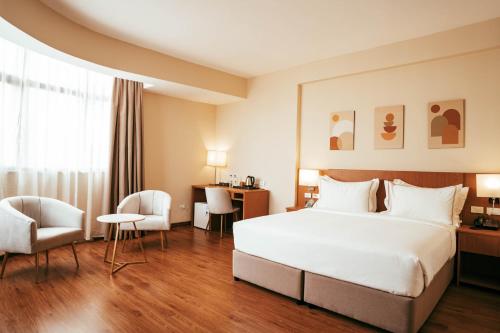 Llit o llits en una habitació de AYA Addis Hotel