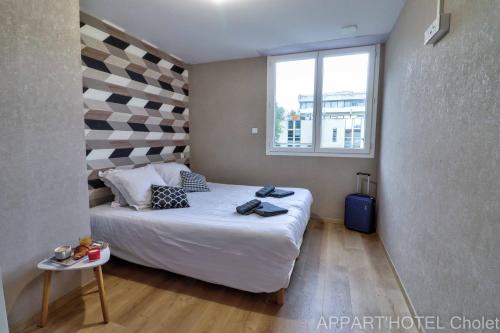Ένα ή περισσότερα κρεβάτια σε δωμάτιο στο Appart hotel Cholet Carteron