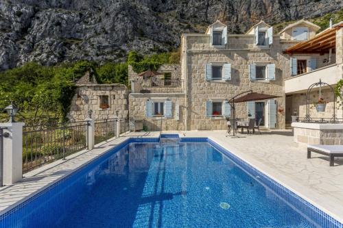 Luxury villa Libar near Split, heated pool